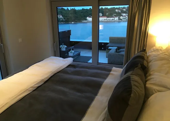 High View-a Seaside With Huge Jacuzzi 아파트 Račišće