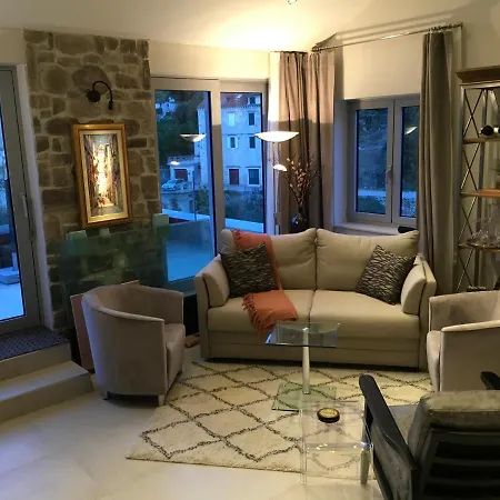 High View-a Seaside With Huge Jacuzzi Apartment