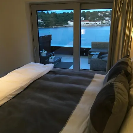 High View-a Seaside With Huge Jacuzzi 아파트 Račišće