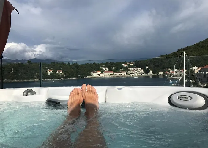 High View-a Seaside With Huge Jacuzzi Račišće